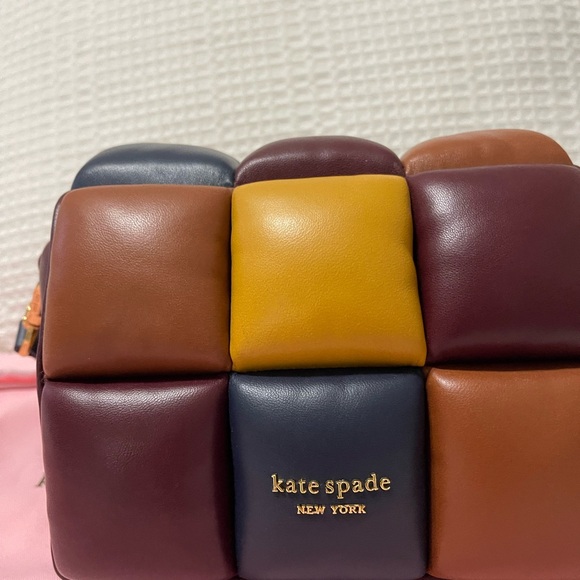 Kate Spade's Boxxy 3D Leather Crossbody - Picture 6 of 8